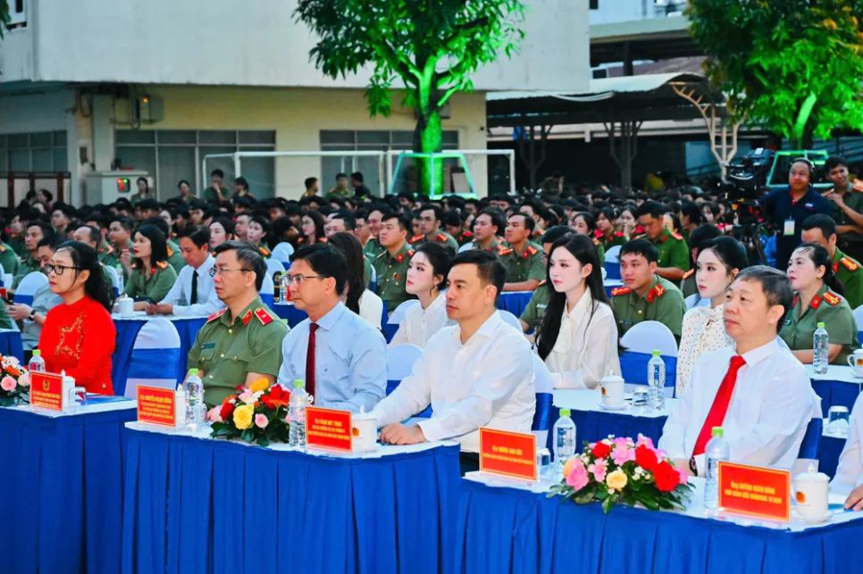 Các đại biểu tham dự buổi lễ. Ảnh: VIỆT DŨNG