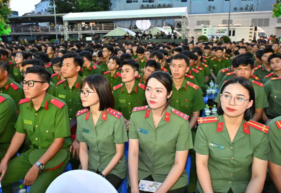 Gần 1.600 đại biểu tham gia hưởng ứng tại buổi lễ. Ảnh: VIỆT DŨNG