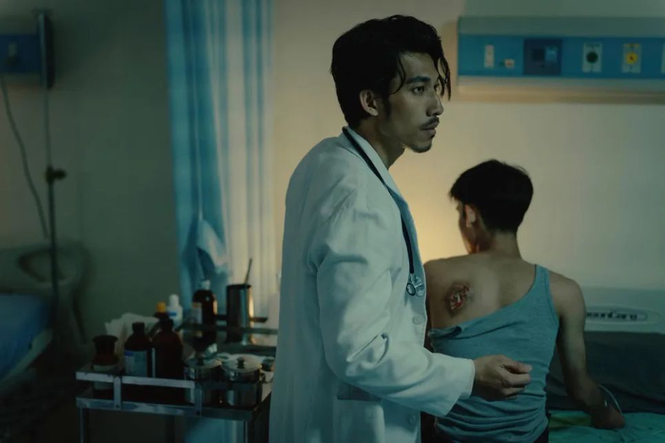 Diễn viên Liên Bỉnh Phát trong bộ phim Bác sĩ tha hương, tác phẩm giúp anh đoạt giải thưởng Kim Chung