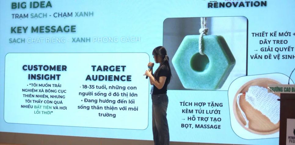 Các em học sinh đưa ra lời giải cho bài toán của thương hiệu Baré.