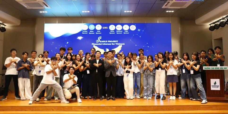 Chương trình thu hút gần 40 học sinh THPT tham dự.