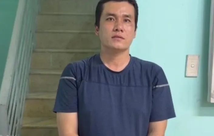 Đối tượng Trần Văn Hòa tại cơ quan Công an. Ảnh: CA