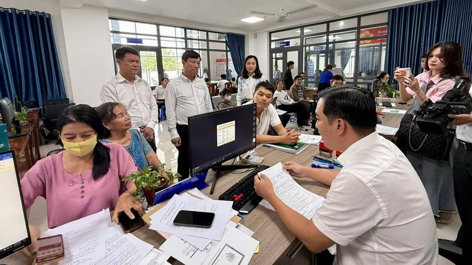 TP.HCM chuyển giao thẩm quyền chứng thực giao dịch tài sản tại 112 phường, xã từ 27/4. Ảnh minh họa