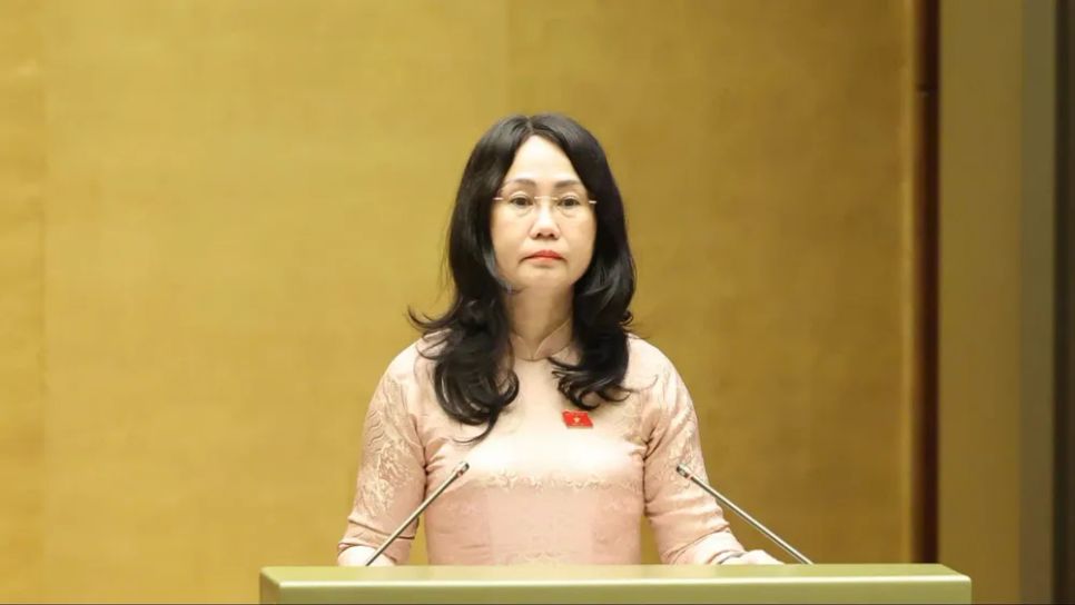 Bộ trưởng Bộ VH-TT-DL Lâm Thị Phương Thanh trình bày tờ trình. Ảnh: QUANG PHÚC