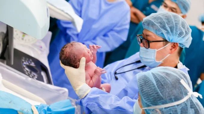 TPHCM đã chuyển khoản 5 triệu đồng cho người sinh đủ 2 con