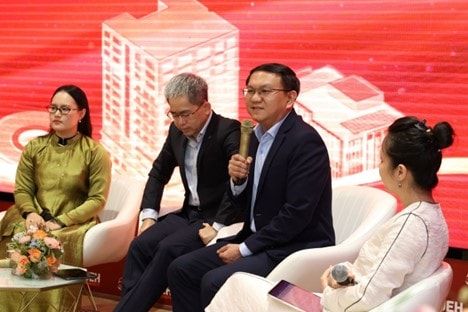 Giám đốc Sở Khoa học và Công nghệ Thành phố Lâm Đình Thắng trao đổi với các đại biểu tại Tọa đàm “From Partnership to Co-Creation”