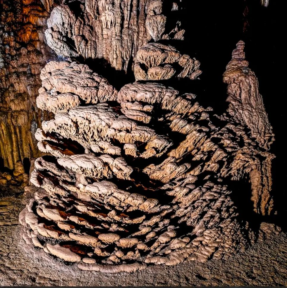 Hàng trăm triệu năm thạch nhũ