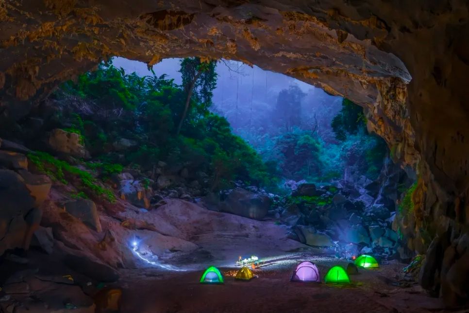 Khu vực cắm trại trong hang Kling