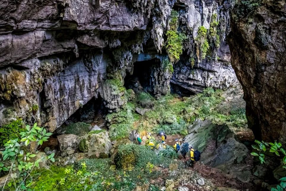 Thung lũ đá cổ ở Rục Cà Roòng