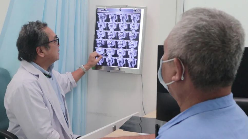 Bác sĩ Bệnh viện Bình Dân tư vấn cho người bệnh