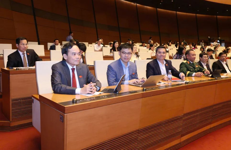 Bí thư Thành ủy TPHCM Trần Lưu Quang và các ĐB dự phiên họp chiều 20-4. Ảnh: QUANG PHÚC