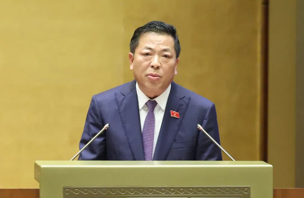 Bộ trưởng Bộ Xây dựng Trần Hồng Minh phát biểu giải trình, làm rõ các vấn đề đại biểu Quốc hội nêu, chiều 20-4. Ảnh QUANG PHÚC