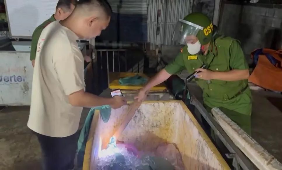 Lực lượng chức năng kiểm tra cơ sở giết mổ trái phép tại phường Long Bình, tỉnh Đồng Nai