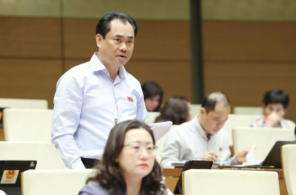 Bộ trưởng Bộ NN-MT Trịnh Việt Hùng phát biểu tại hội trường Quốc hội ngày 21-4. Ảnh: QUANG PHÚC