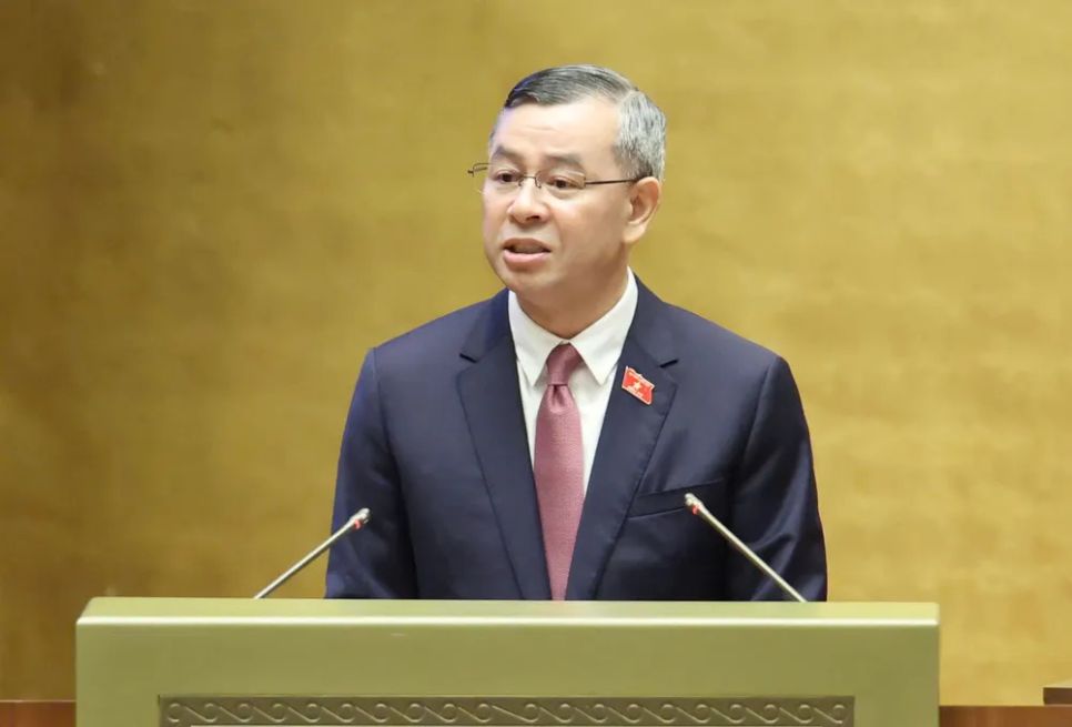 Bộ trưởng Bộ Tài chính Ngô Văn Tuấn phát biểu tại hội trường Quốc hội ngày 21-4. Ảnh: QUANG PHÚC