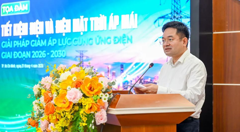 Tổng Biên tập Báo Công Thương Nguyễn Văn Minh phát biểu tại tọa đàm