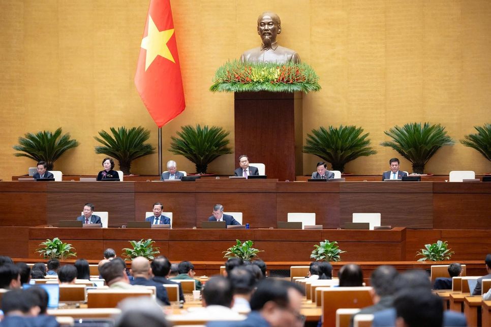 Toàn cảnh phiên thảo luận kinh tế - xã hội. Ảnh: P.Thắng