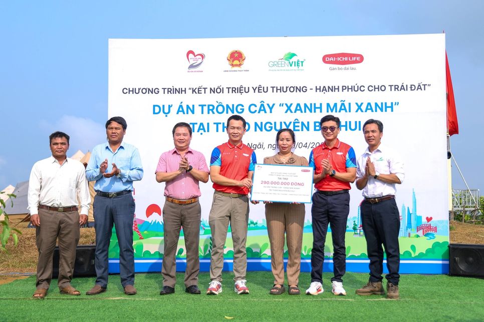 Dai-ichi Life Việt Nam trồng 6.000 cây xanh, thúc đẩy phát triển bền vững