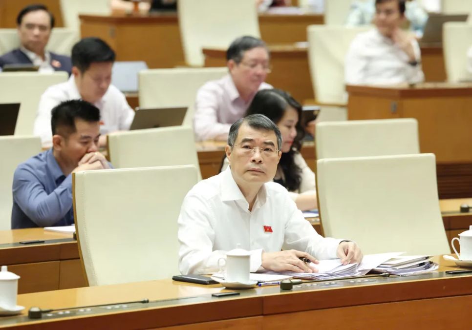 Thủ tướng Lê Minh Hưng và các đại biểu Quốc hội dự phiên họp tại hội trường Diên Hồng, chiều 21-4. Ảnh: QUANG PHÚC