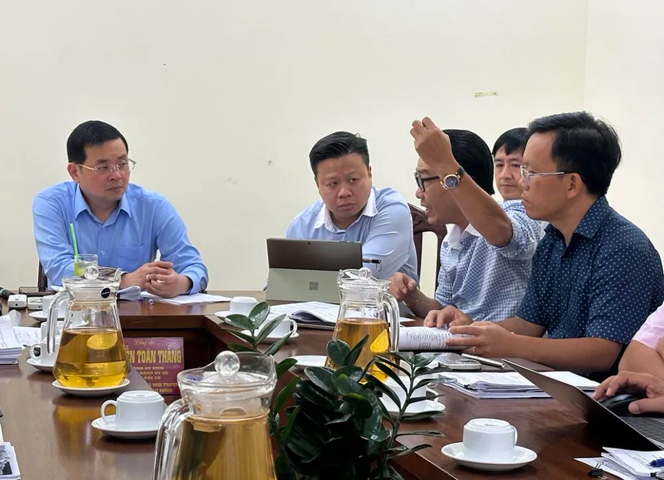 Giám đốc Sở NN-MT TPHCM Nguyễn Toàn Thắng họp gỡ vướng cấp sổ hồng đối với các dự án nhà ở thương mại