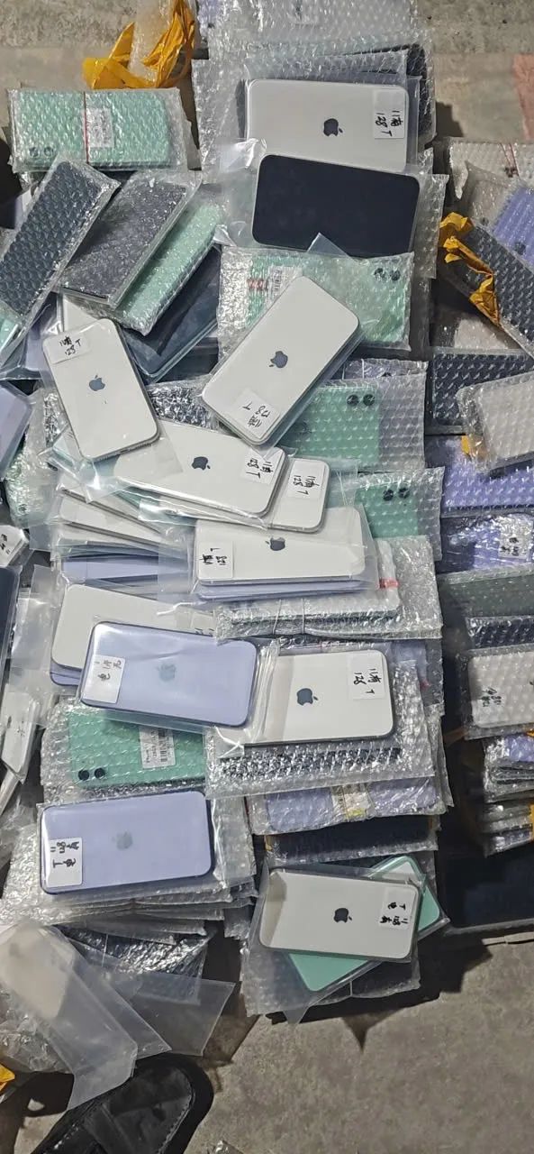 Các lô hàng giả bị cơ quan hải quan phát hiện và thu giữ. Ảnh: H.Q