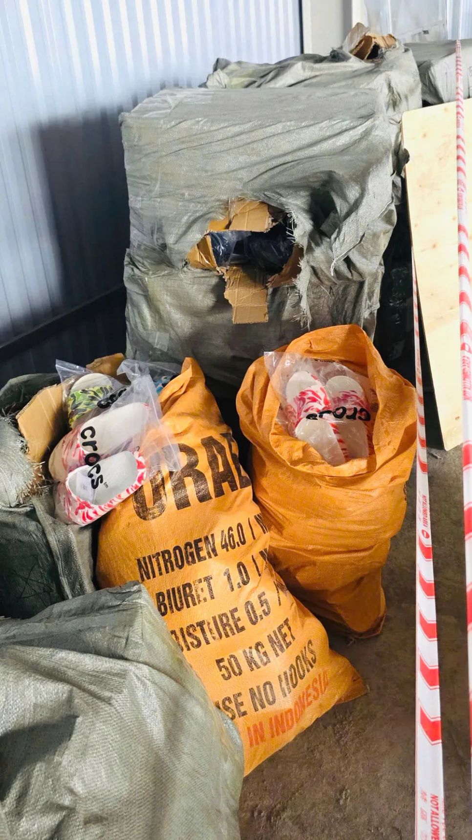 Các lô hàng giả bị cơ quan hải quan phát hiện và thu giữ. Ảnh: H.Q