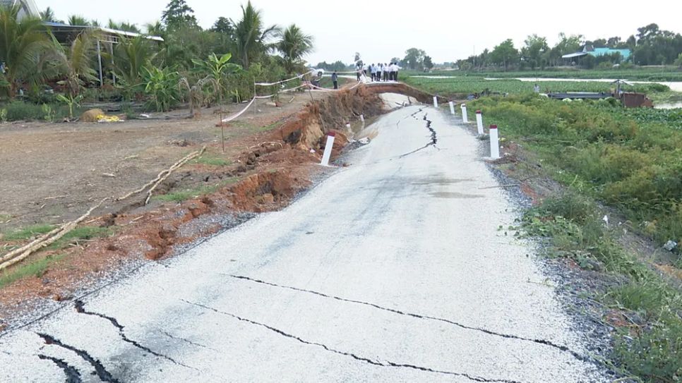 ĐBSCL sụt lún, sạt lở giữa mùa khô