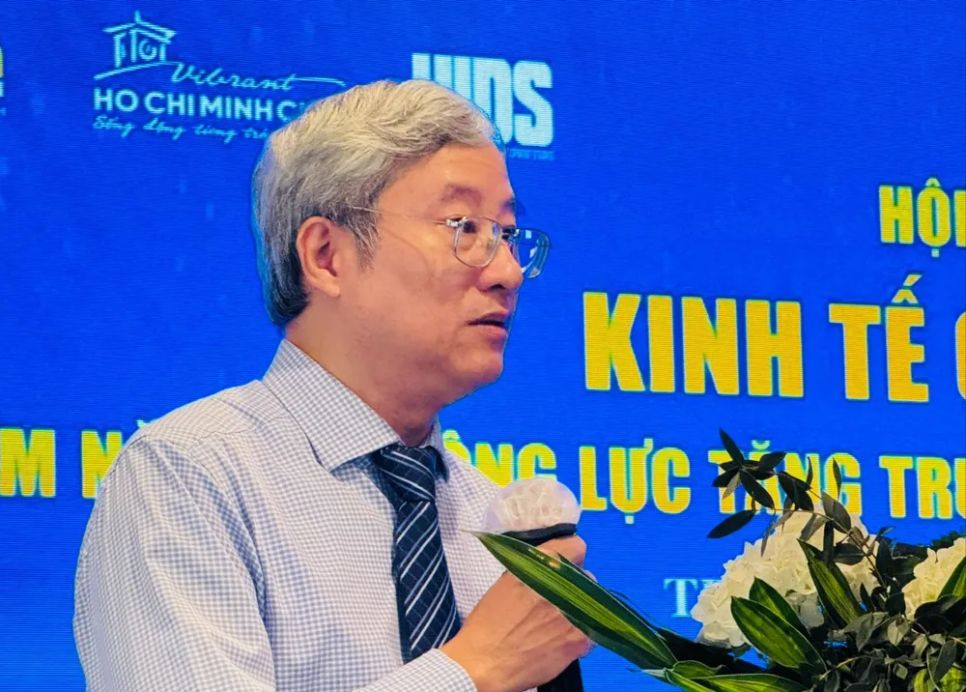 Ông Phạm Bình An, Phó Viện trưởng Viện Nghiên cứu Phát triển TPHCM phát biểu tại hội thảo. Ảnh: ĐÌNH DƯ