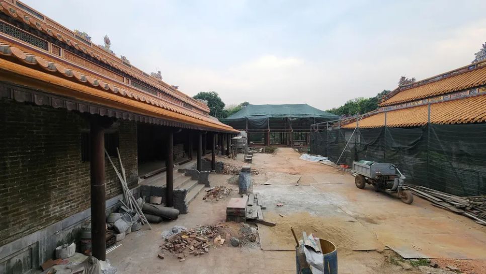 Tìm thấy hiện vật nghi là chi tiết trang trí chòm sao nhà hát cung đình cổ