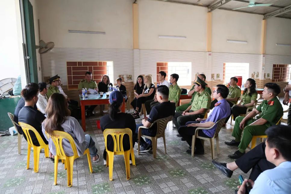 Các cơ quan chức năng tiến hành hoàn tất các thủ tục chuyển giao theo quy định