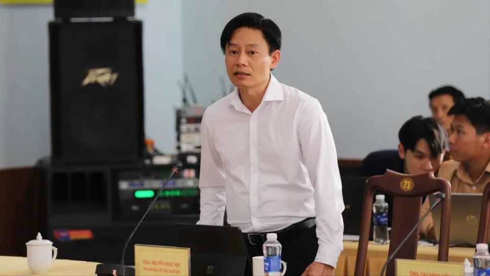 Ông Nguyễn Ngọc Huy, Phó Giám đốc Viện Kiến trúc Quốc gia trao đổi tại buổi làm việc