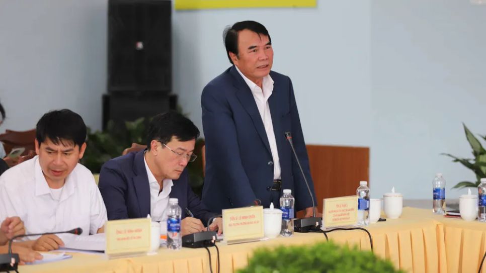 TS. Phạm S, nguyên Phó Chủ tịch UBND tỉnh Lâm Đồng, cố vấn cấp cao Trường Đại học Yersin Đà Lạt phát biểu tại buổi làm việc