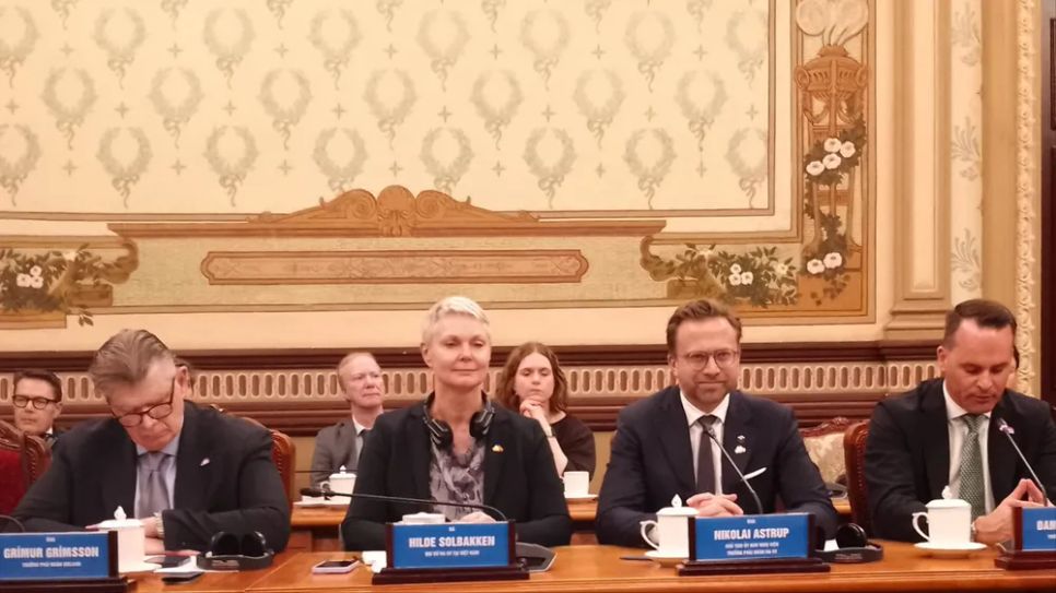 Chủ tịch Ủy ban Nghị viện Hiệp định thương mại tự do châu Âu (EFTA) Nikolai Astrup cùng đoàn công tác. Ảnh: MINH CHÂU