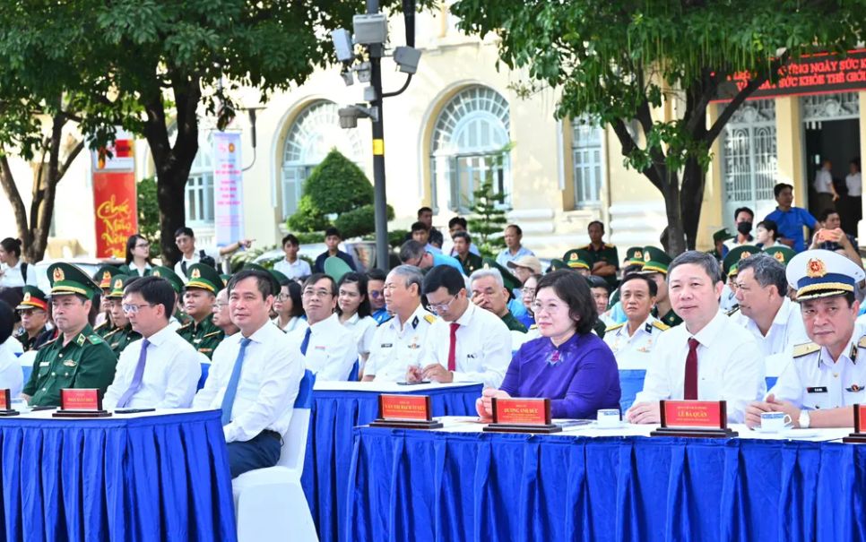 Các đại biểu dự khai mạc triển lãm. Ảnh: VIỆT DŨNG