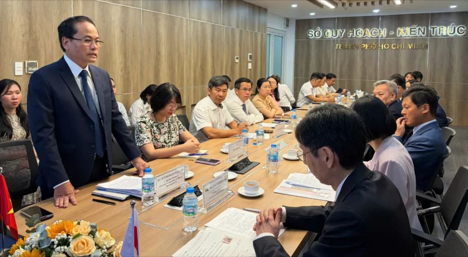 Ông Huỳnh Phạm Tuấn Anh, Phó Giám đốc Sở QH-KT TPHCM phát biểu tại lễ ký kết. Ảnh: THANH HIỀN