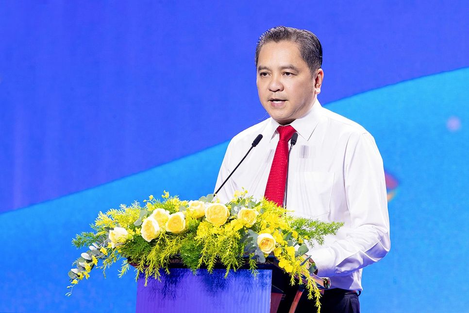 Ông Phạm Huy Bình