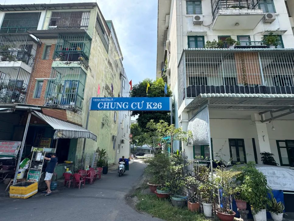 Cư dân Chung cư K26, phường Hạnh Thông (TPHCM) đã vào ở hơn 16 năm nay vẫn chưa được cấp sổ hồng. Ảnh: THANH HIỀN