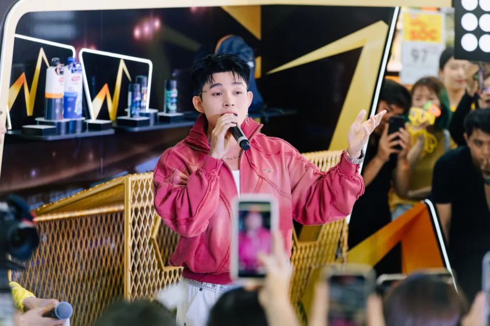 Ca sĩ Jun Phạm bị Sở VH-TT TPHCM nhắc nhở