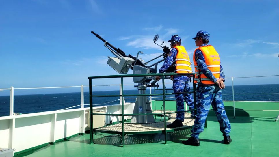 Luyện tập bắn súng 14,5 mm đối không trên tàu CSB