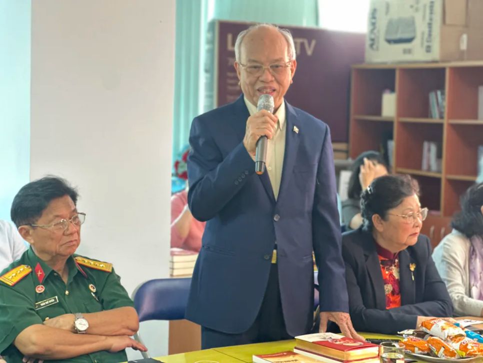 GS-TS Trình Quang Phú là người dành trọn cả đời để viết về Chủ tịch Hồ Chí Minh. Ảnh: QUỲNH YÊN