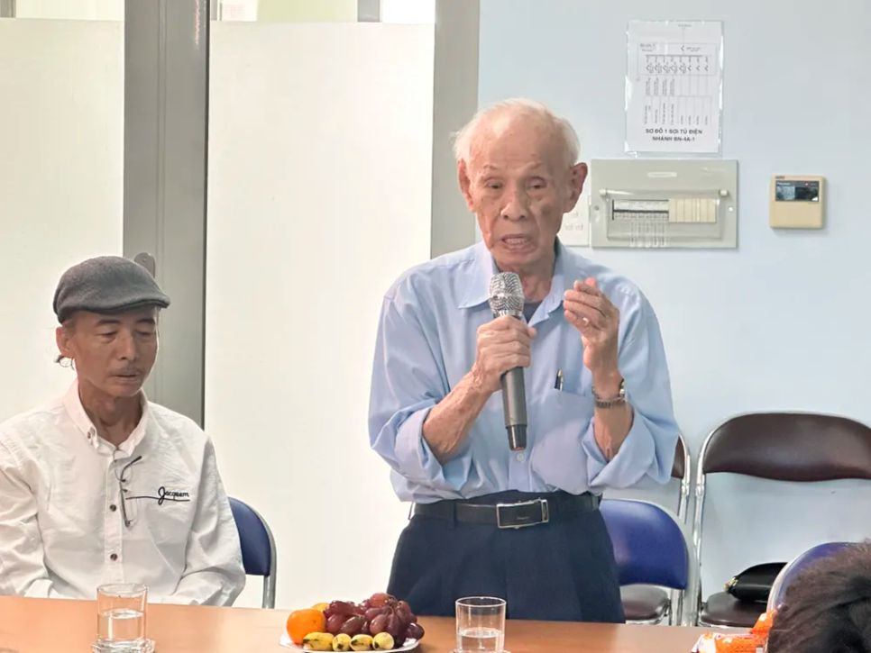 Nhạc sĩ Trương Quang Lục kể lại những lần được gặp Bác Hồ trên đất Bắc. Ảnh: QUỲNH YÊN