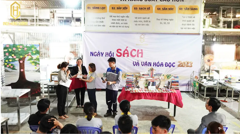 Chương trình Ngày hội Sách và Văn hóa đọc được tổ chức hàng năm cho toàn thể cán bộ nhân viên tại Công ty CP ĐTSXTM Hùng Cường ẢNH: ÁI LY