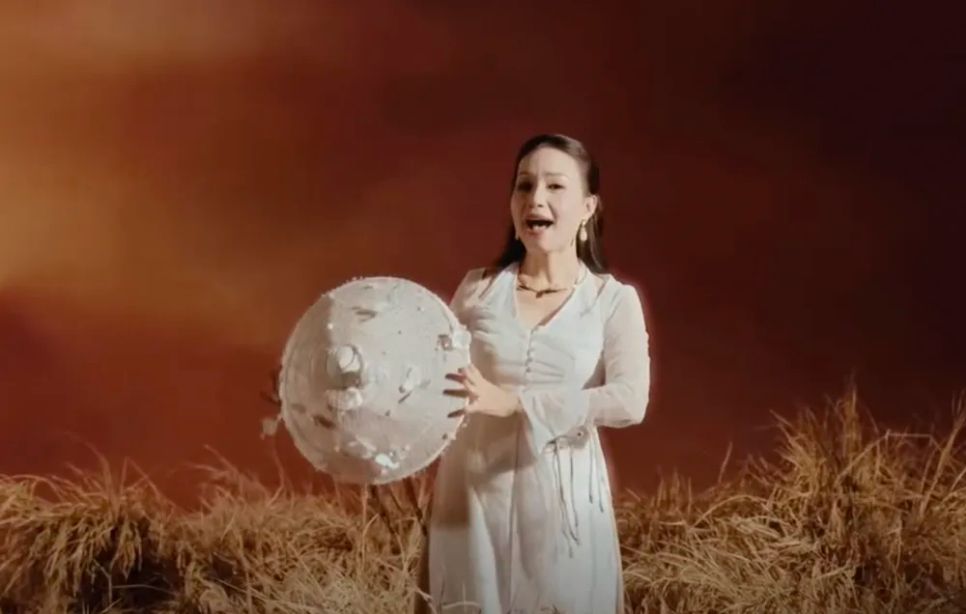 Cẩm Ly lần đầu song ca cùng Hòa Minzy