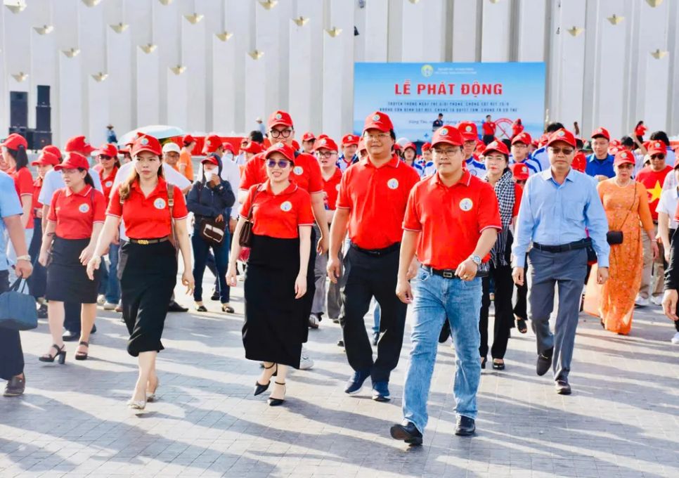 Đoàn diễu hành đi bộ theo lộ trình: Tháp Tam Thắng - Lê Hồng Phong - Đài Liệt sĩ - Tháp Tam Thắng.