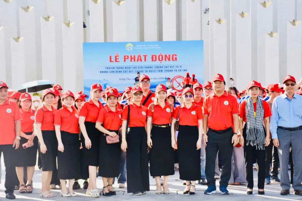 Tham dự chương trình có TS. Đoàn Bình Minh, Phó Viện trưởng Viện Sốt rét - Ký sinh trùng - Côn trùng TPHCM; ông Nguyễn Viết Điện, Phó Giám đốc Trung tâm Kiểm soát bệnh tật TPHCM; bà Lê Thị Thanh Bình, Phó Bí thư Thường trực Đảng ủy phường Vũng Tàu; bà Trần Thị Bích Vân, Phó Chủ tịch UBND phường Vũng Tàu.