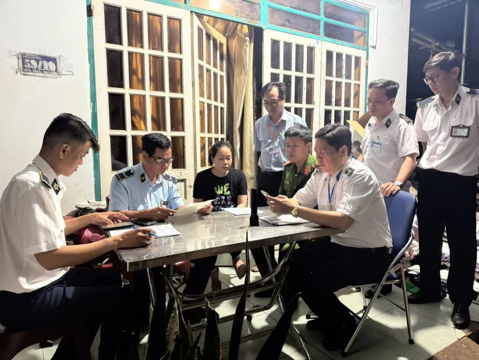 Đoàn kiểm tra lập biên bản xử lý vi phạm hành chính