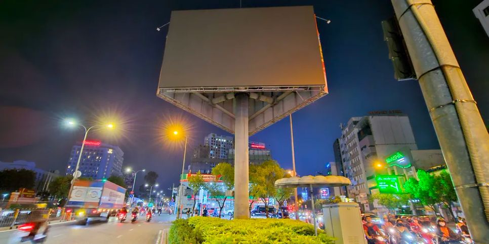 TPHCM đồng loạt tắt đèn quảng cáo sau 22 giờ 