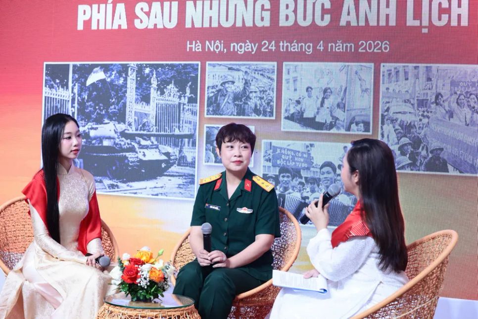 Giao lưu cùng đạo diễn, NSƯT Đặng Thái Huyền, Phó Giám đốc Điện ảnh Quân đội. Ảnh: TP