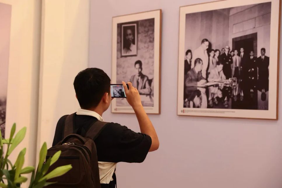 Triển lãm quy tụ gần 90 tác phẩm và cụm tác phẩm. Ảnh: TP