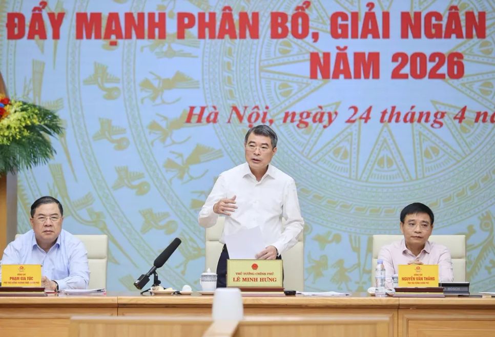 Thủ tướng Lê Minh Hưng chủ trì và phát biểu tại Hội nghị toàn quốc về đẩy mạnh phân bổ, giải ngân vốn đầu tư công năm 2026. Ảnh: VIẾT CHUNG